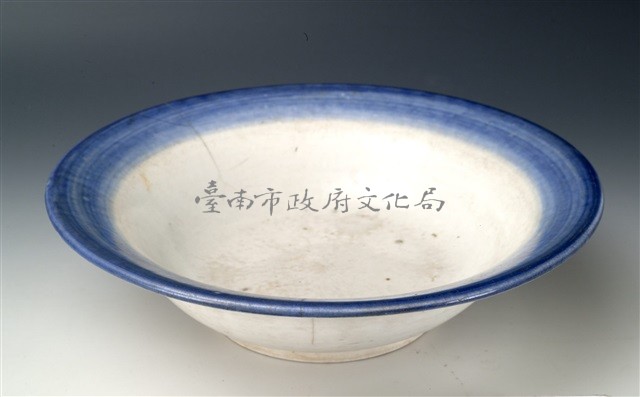 藍圈白瓷大盤藏品圖，第1張
