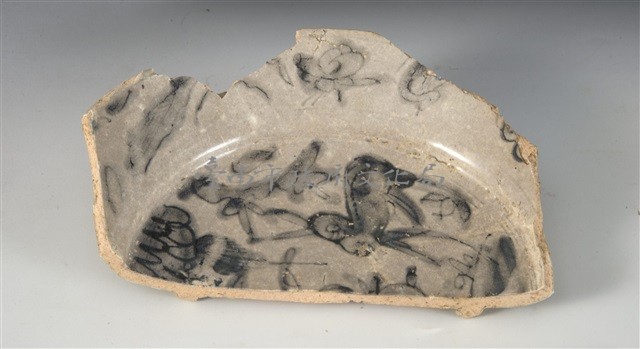 青花鹿紋盤殘片藏品圖，第1張