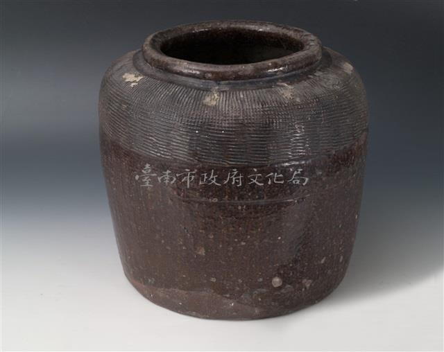 刻紋醬釉甕藏品圖，第1張