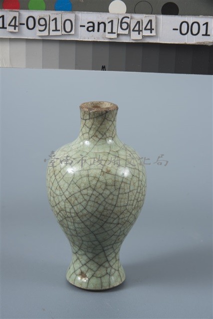 綠瓷裂釉小瓷瓶	 	藏品圖，第1張