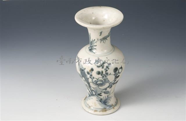 青花長頸花草紋瓶藏品圖，第1張