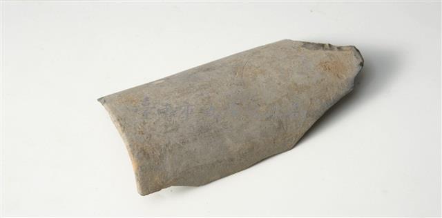 鳳鼻頭文化灰陶管狀器殘片藏品圖，第1張
