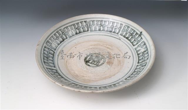 青花印花梵文盤	 	藏品圖，第1張