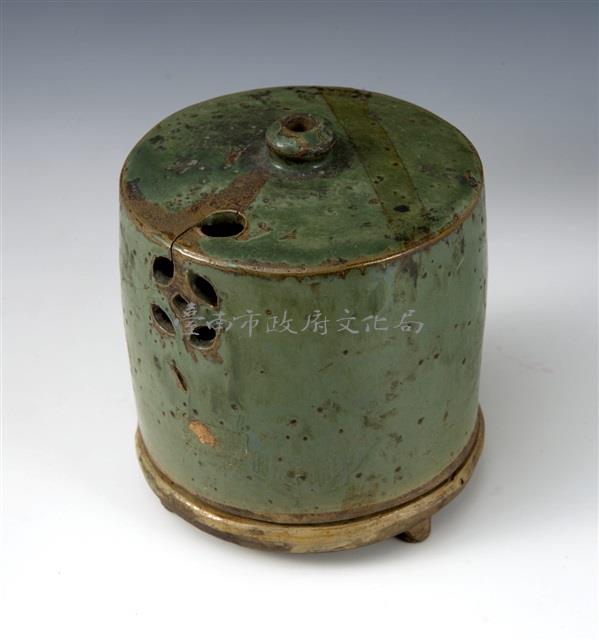 綠釉三足帶蓋油燈藏品圖，第1張