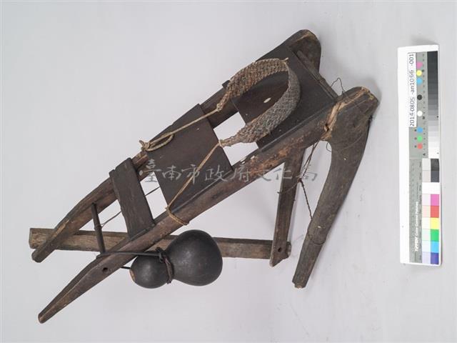 背物架	 	藏品圖，第1張