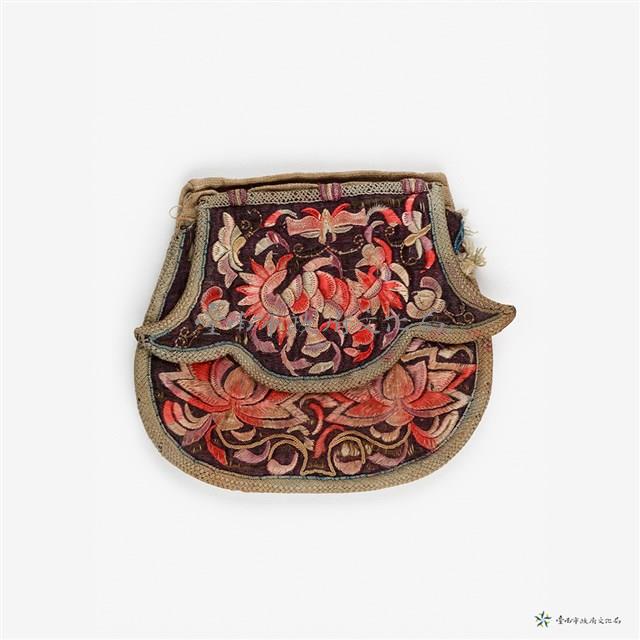 黑底花卉紋錢包藏品圖，第1張