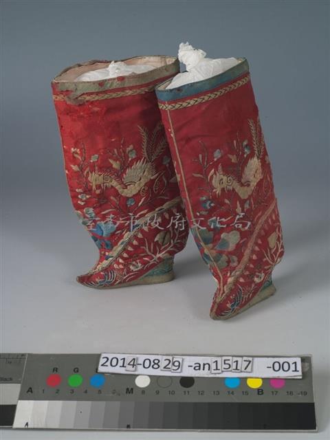 紅地刺繡高筒弓鞋藏品圖，第1張