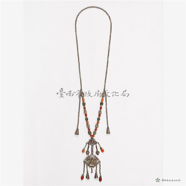 銀花瓶紋墜飾項鍊藏品圖，第1張