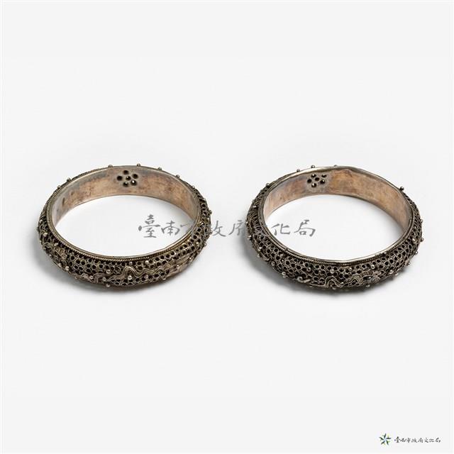 花卉銀珠銀鐲一對藏品圖，第1張