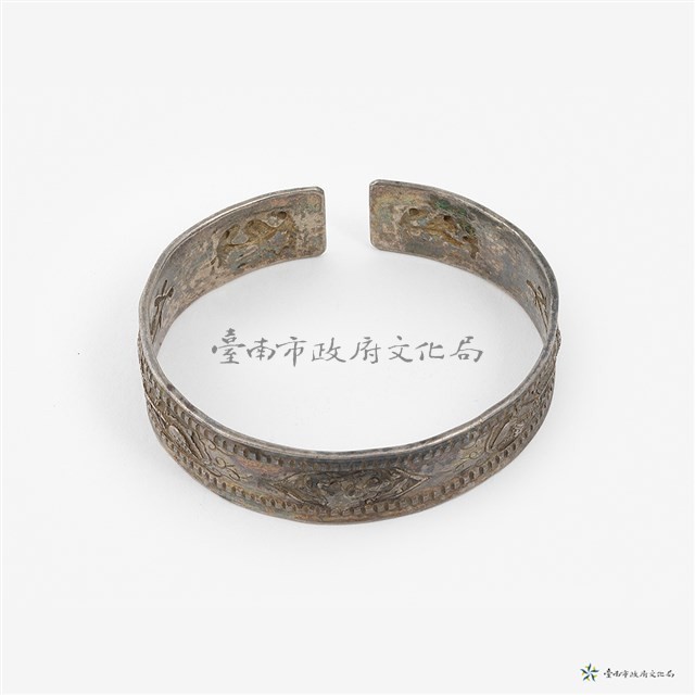 花草紋銀鐲藏品圖，第1張