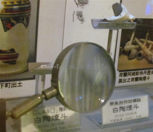 CLAS陰刻文字白陶煙斗、帶魚型作坊標誌白陶煙斗藏品圖，第1張