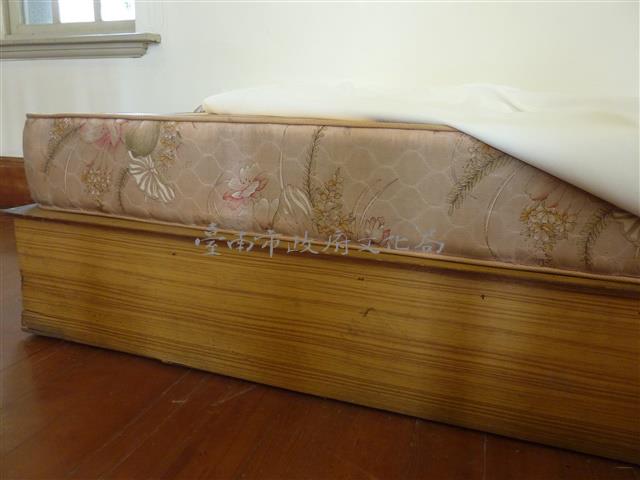 舊床架藏品圖，第1張