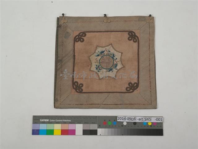 彩蝶如意繡方巾藏品圖，第1張