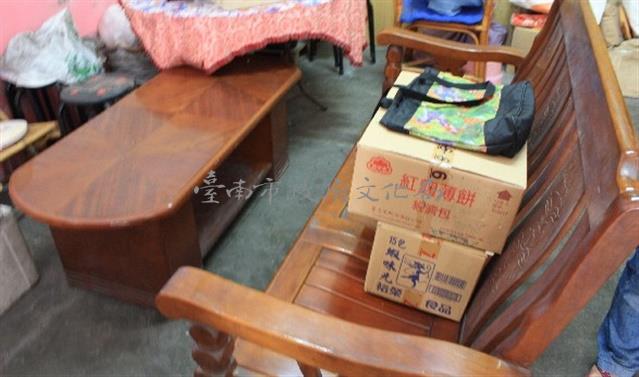 舊木椅(三人)藏品圖，第1張