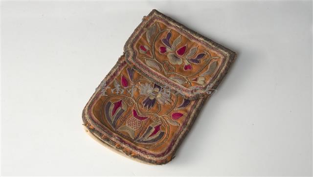 橘棉地彩繡纏枝花卉荷包藏品圖，第1張