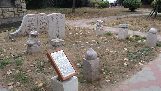 吳尚新墓碑藏品圖，第1張