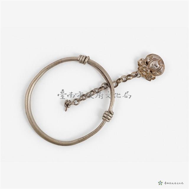 銀手環藏品圖，第1張