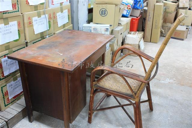 舊木質書桌(小)藏品圖，第1張