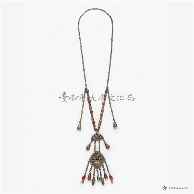 銀花瓶紋墜飾項鍊藏品圖，第1張
