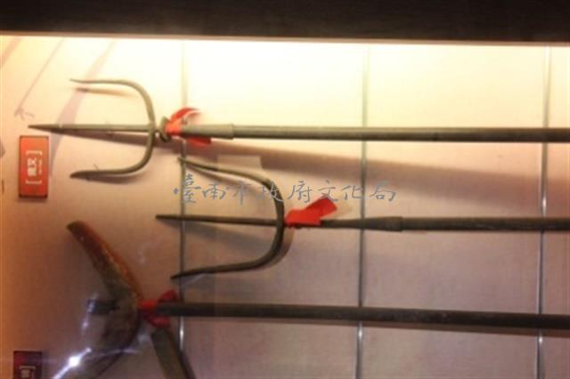 鐵叉(左)藏品圖，第1張