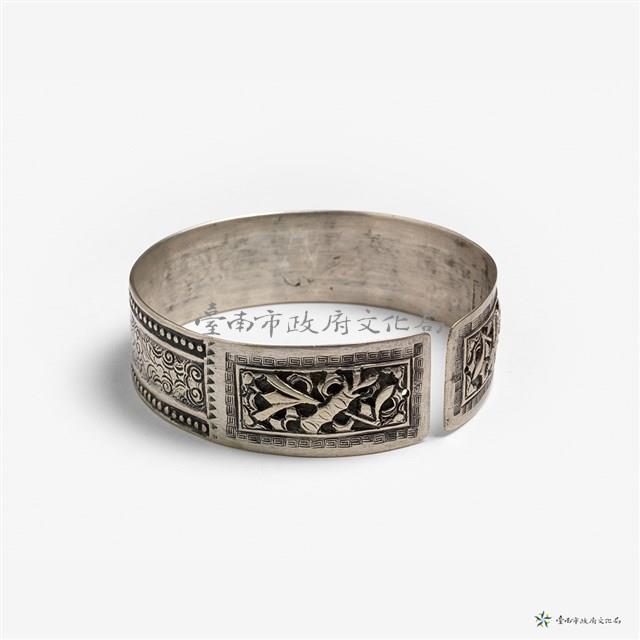 花籃紋銀鐲一對藏品圖，第4張