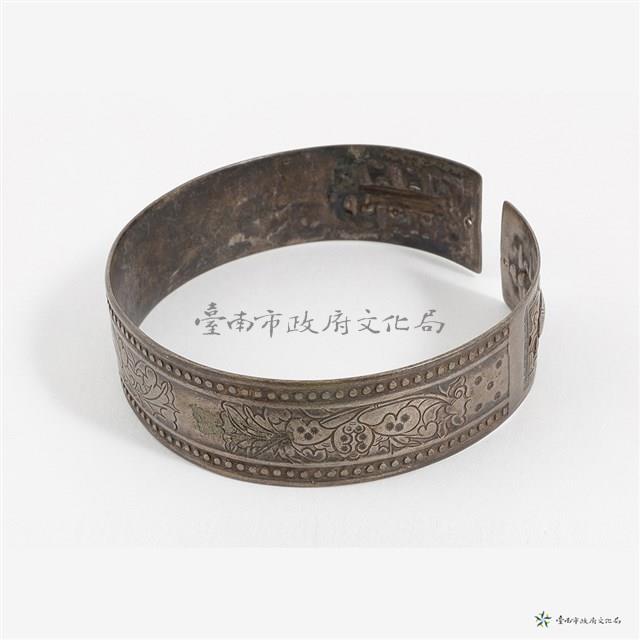 銀捲草紋手鐲藏品圖，第2張
