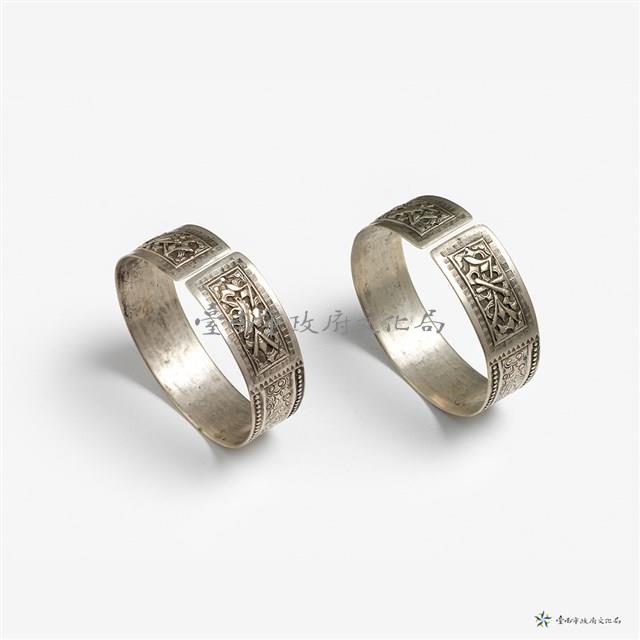 花籃紋銀鐲一對藏品圖，第2張