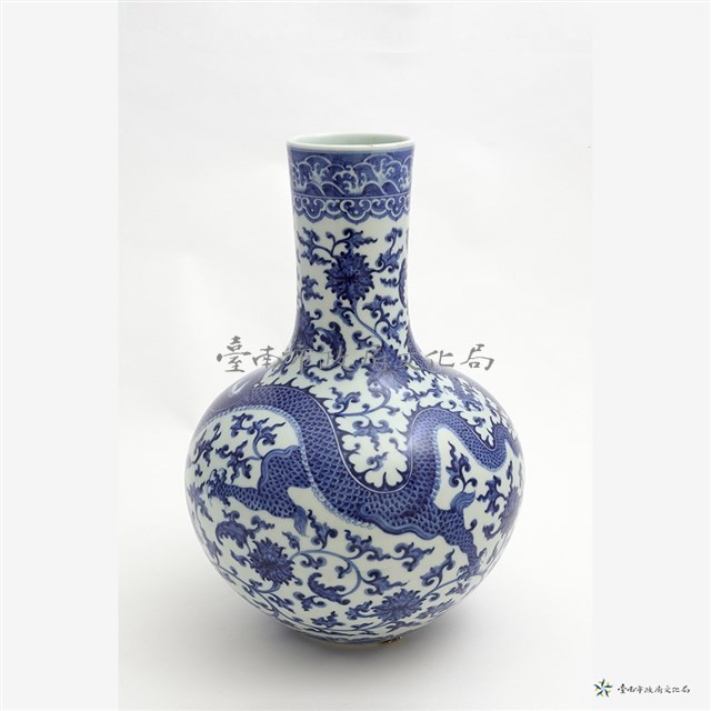 仿清青花雙龍花卉天球瓶藏品圖，第2張