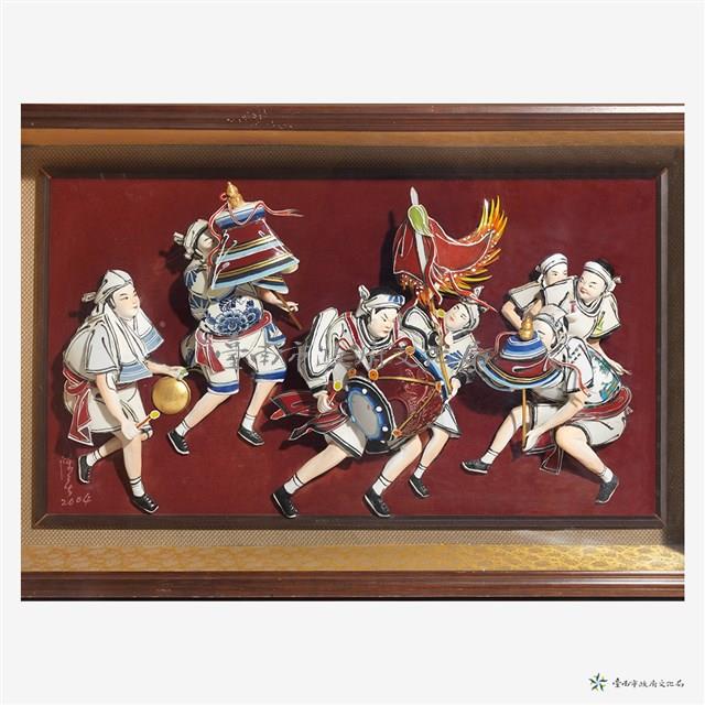 陳三火剪黏作品-跳鼓陣（含壓克力面及木框）藏品圖，第2張