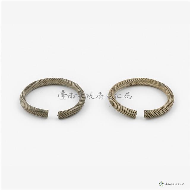 絞繩紋銀環一對藏品圖，第2張