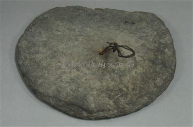 石質鍋蓋藏品圖，第1張