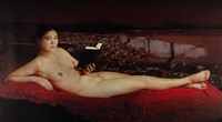 Woman with Bible的圖片