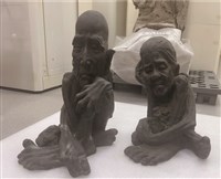 老夫婦銅像的圖片