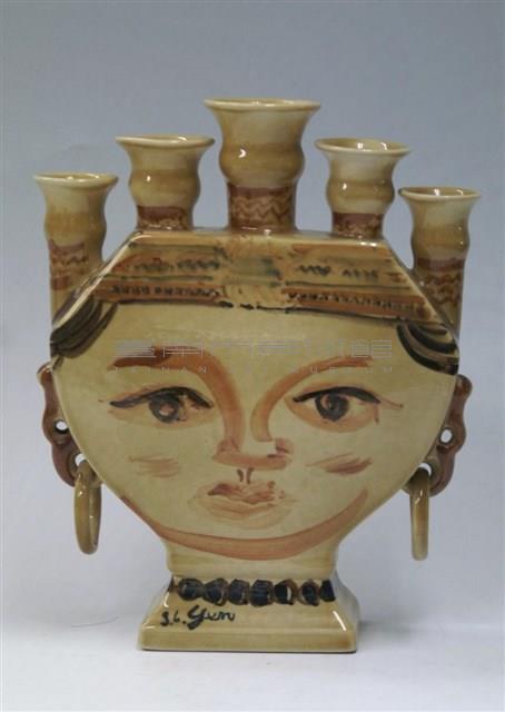 黃底人像五孔瓶藏品圖，第1張