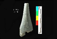 圓山文化磨製穿孔石鏃藏品圖，第1張