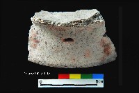 芝山岩文化紅衣陶穿孔圈足藏品圖，第1張