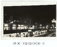 中華商場-夜景中的大型霓虹燈廣告藏品圖，第1張