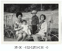 劍潭公園的親子合影與水牛圖藏品圖，第1張