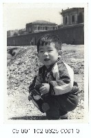 淡水河岸小童-蹲姿藏品圖，第1張