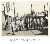 高中生在鹽埕區光復戲院附近街道藏品圖，第1張