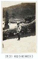 陽明公園花鐘前留影-男性獨照藏品圖，第1張