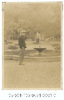 男子獨照於北投公園星型噴水池藏品圖，第1張