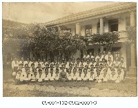 女校生歡送老師合照藏品圖，第1張