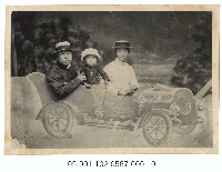 汽車布景的沙龍照藏品圖，第1張