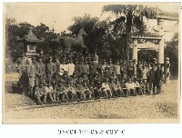 建功神社-男學生合照藏品圖，第1張