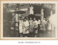 女性合照藏品圖，第1張