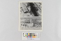 美軍轟炸不知名糖廠-低空轟炸照片藏品圖，第1張