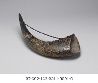 牛角吊飾花器藏品圖，第2張