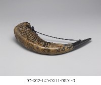 牛角吊飾花器藏品圖，第3張