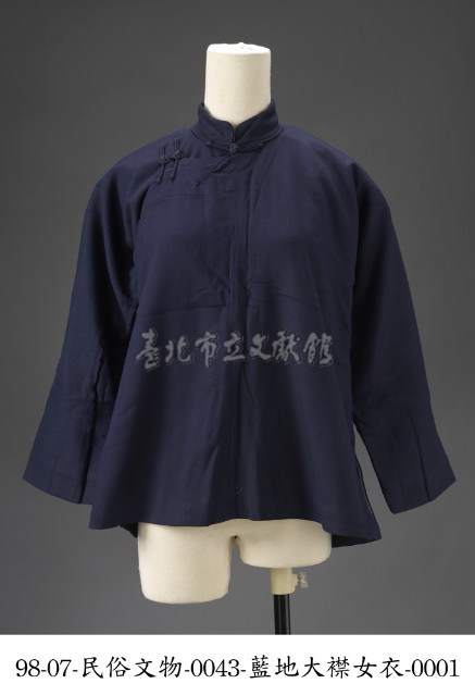 藍地大襟女衣藏品圖，第1張